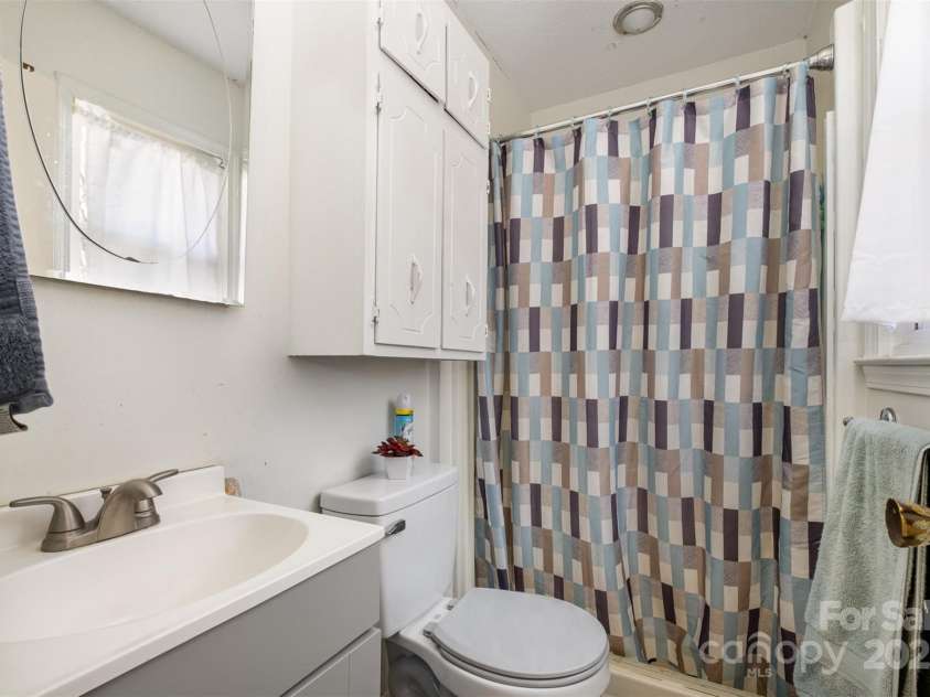1241 Red River Road, Rock Hill, SC 29730.  MLS# CAR4217915, YatesRealty ID 13734. Primary Bathroom
