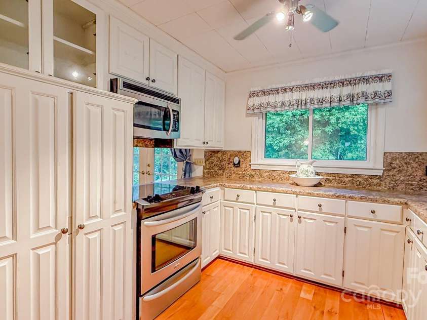 147 Forest Hill Drive, West Jefferson, NC 28694.  MLS# CAR4259437, YatesRealty ID 13735. 