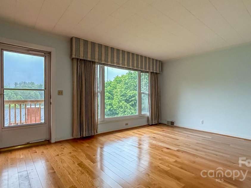 147 Forest Hill Drive, West Jefferson, NC 28694.  MLS# CAR4259437, YatesRealty ID 13735. 