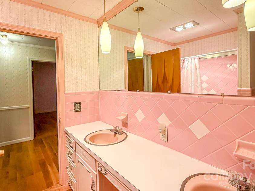 147 Forest Hill Drive, West Jefferson, NC 28694.  MLS# CAR4259437, YatesRealty ID 13735. 