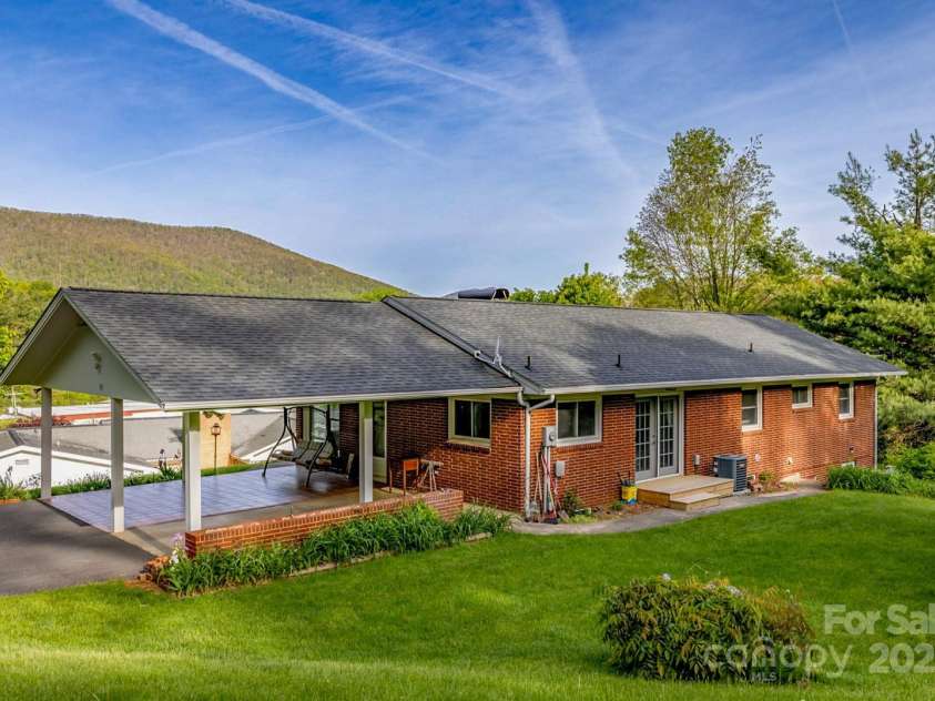 147 Forest Hill Drive, West Jefferson, NC 28694.  MLS# CAR4259437, YatesRealty ID 13735. 