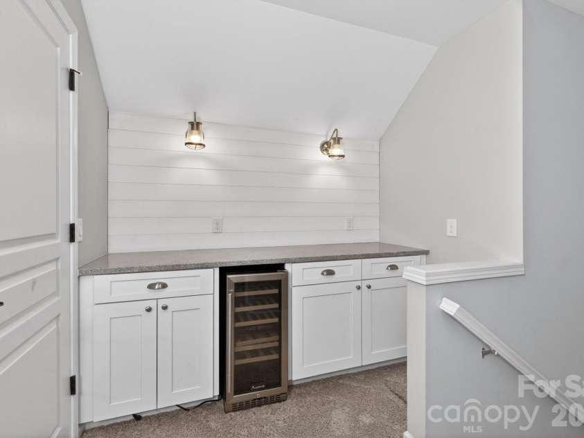 18502 Clavemorr Castle Court, Charlotte, NC 28277.  MLS# CAR4369289, YatesRealty ID 13736. 3rd level bar area