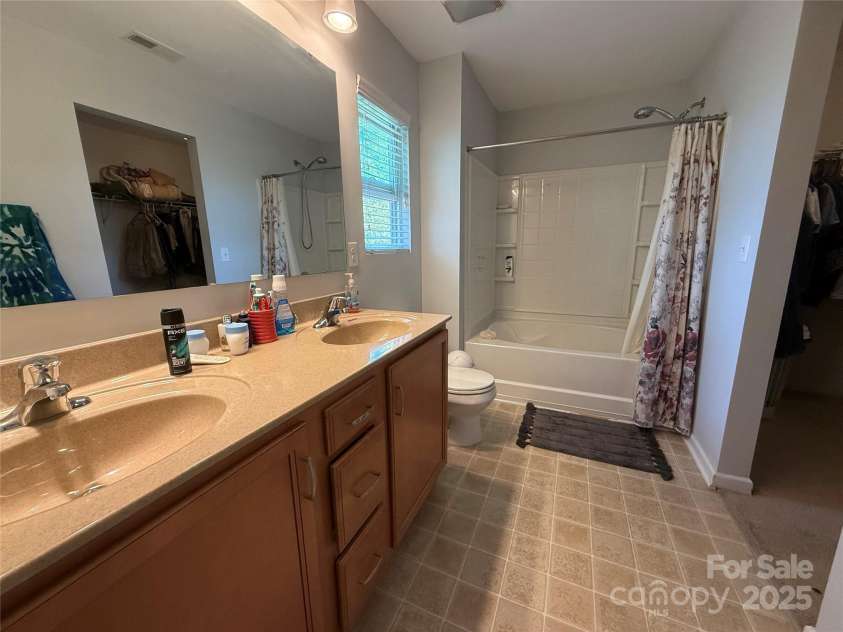 1110 Valley Street, Statesville, NC 28677.  MLS# CAR4245883, YatesRealty ID 13737. 