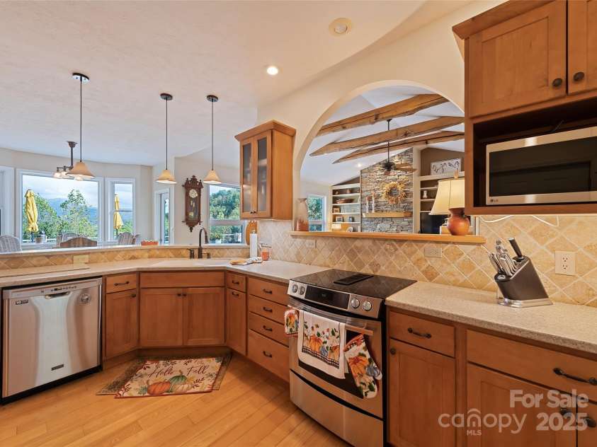 966 Coyote Hollow Road, Waynesville, NC 28785.  MLS# CAR4305523, YatesRealty ID 13737. 