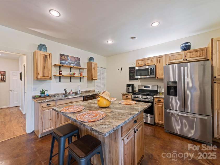 966 Coyote Hollow Road, Waynesville, NC 28785.  MLS# CAR4305523, YatesRealty ID 13737. 