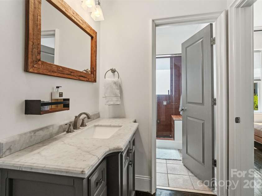 1025 Ardsley Road, Charlotte, NC 28207.  MLS# CAR4250466, YatesRealty ID 13738. Bathroom