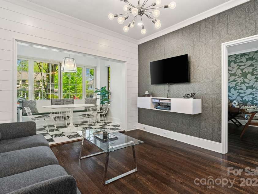 1025 Ardsley Road, Charlotte, NC 28207.  MLS# CAR4250466, YatesRealty ID 13738. Living Room