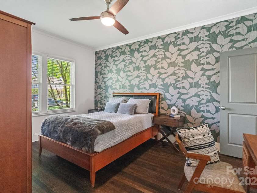 1025 Ardsley Road, Charlotte, NC 28207.  MLS# CAR4250466, YatesRealty ID 13738. Primary Bedroom