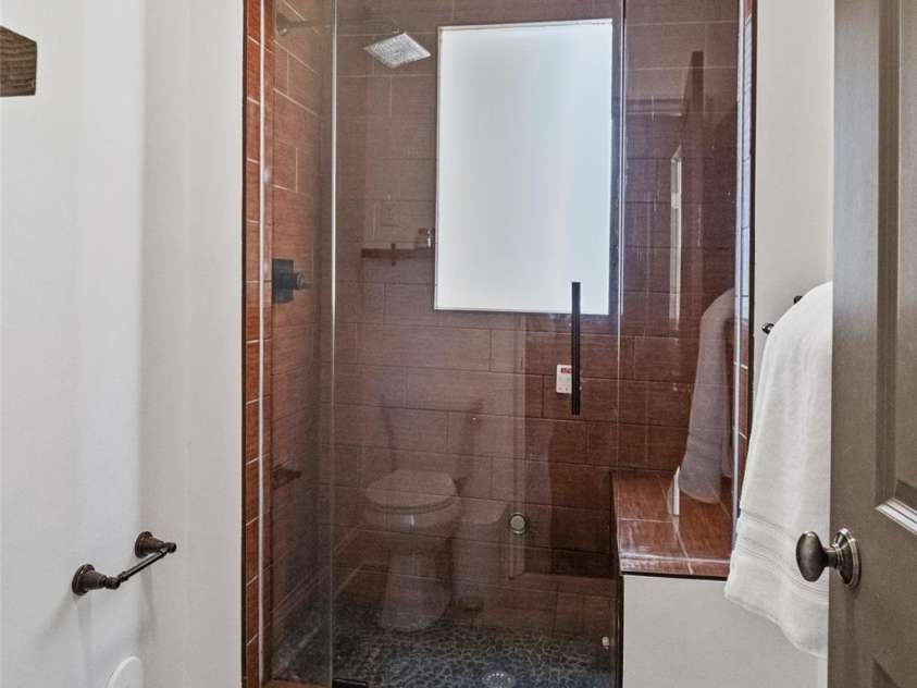 1025 Ardsley Road, Charlotte, NC 28207.  MLS# CAR4250466, YatesRealty ID 13738. Shower with Steamer