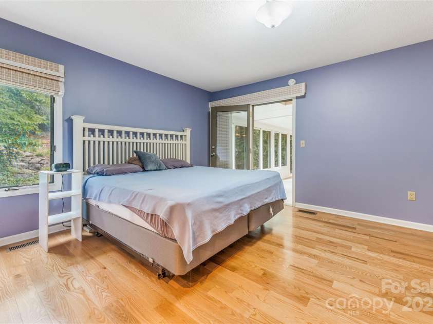 30 Robin Lane, Asheville, NC 28806.  MLS# CAR4257544, YatesRealty ID 13739. 