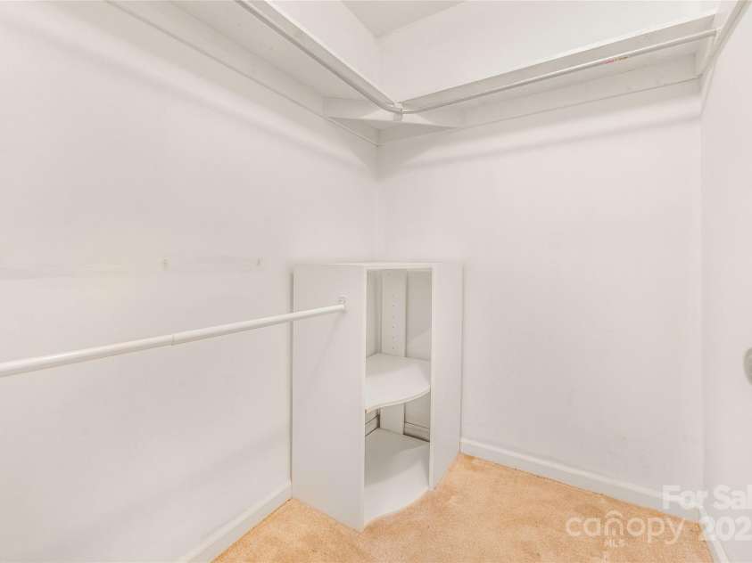 30 Robin Lane, Asheville, NC 28806.  MLS# CAR4257544, YatesRealty ID 13739. 