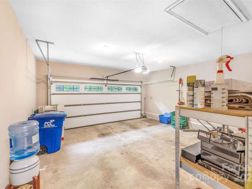 30 Robin Lane, Asheville, NC 28806.  MLS# CAR4257544, YatesRealty ID 13739. 