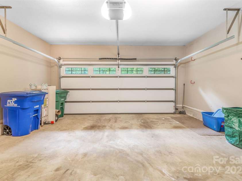 30 Robin Lane, Asheville, NC 28806.  MLS# CAR4257544, YatesRealty ID 13739. 