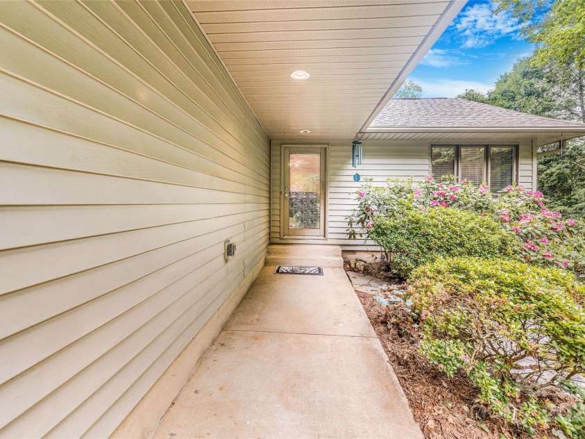 30 Robin Lane, Asheville, NC 28806.  MLS# CAR4257544, YatesRealty ID 13739. Covered Entry