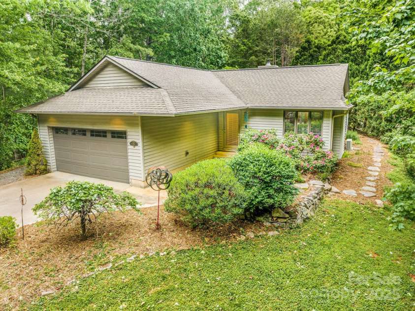 30 Robin Lane, Asheville, NC 28806.  MLS# CAR4257544, YatesRealty ID 13739. Welcome Home