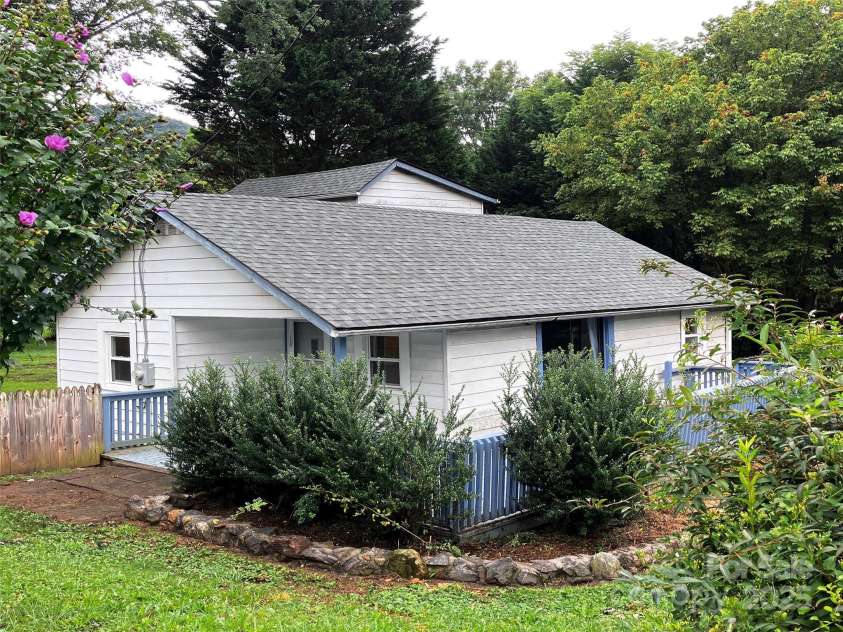 120 Harrison Street, Swannanoa, NC 28778.  MLS# CAR4292286, YatesRealty ID 13741. 