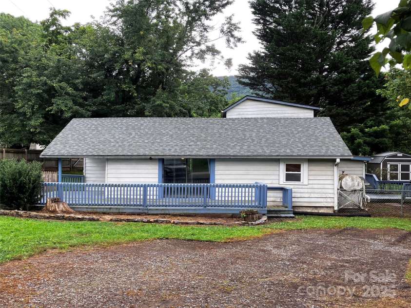 120 Harrison Street, Swannanoa, NC 28778.  MLS# CAR4292286, YatesRealty ID 13741. 
