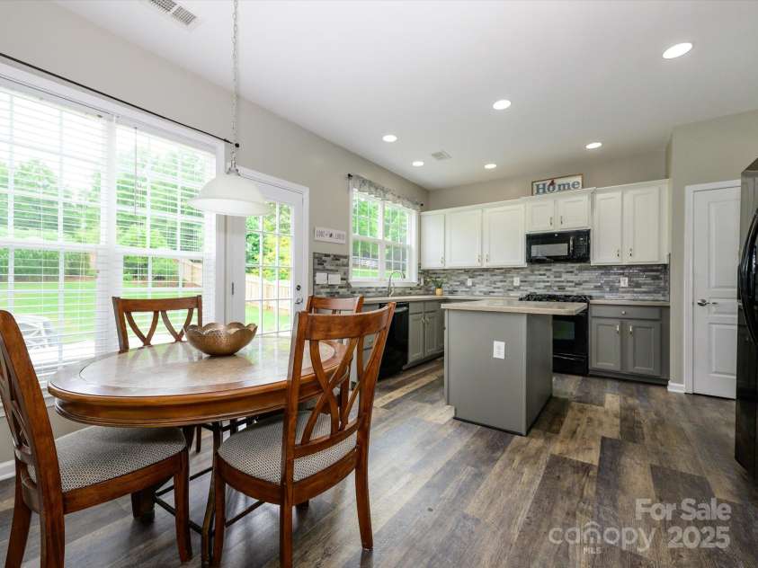 3224 Dunbar Lane, Fort Mill, SC 29707.  MLS# CAR4257123, YatesRealty ID 13741. Breakfast Area.