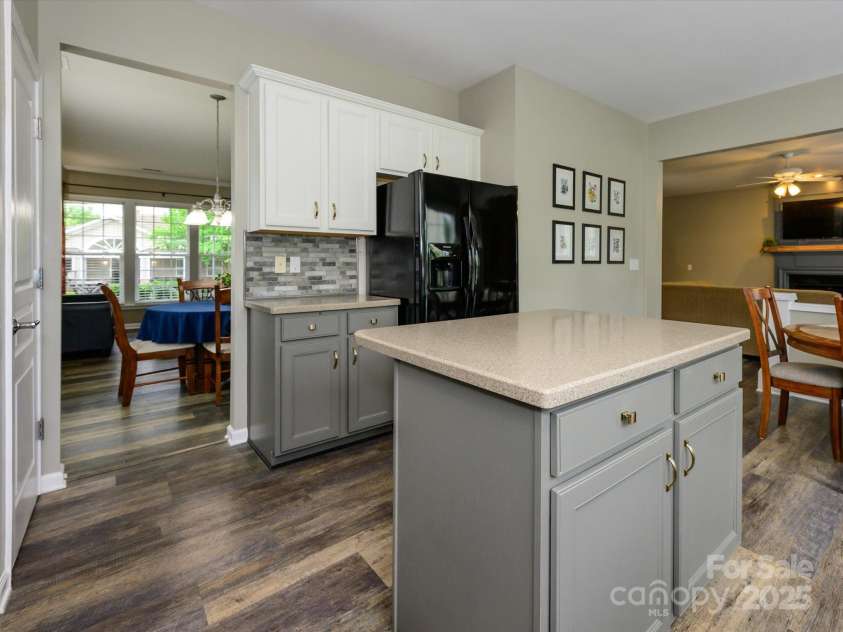 3224 Dunbar Lane, Fort Mill, SC 29707.  MLS# CAR4257123, YatesRealty ID 13741. Kitchen.