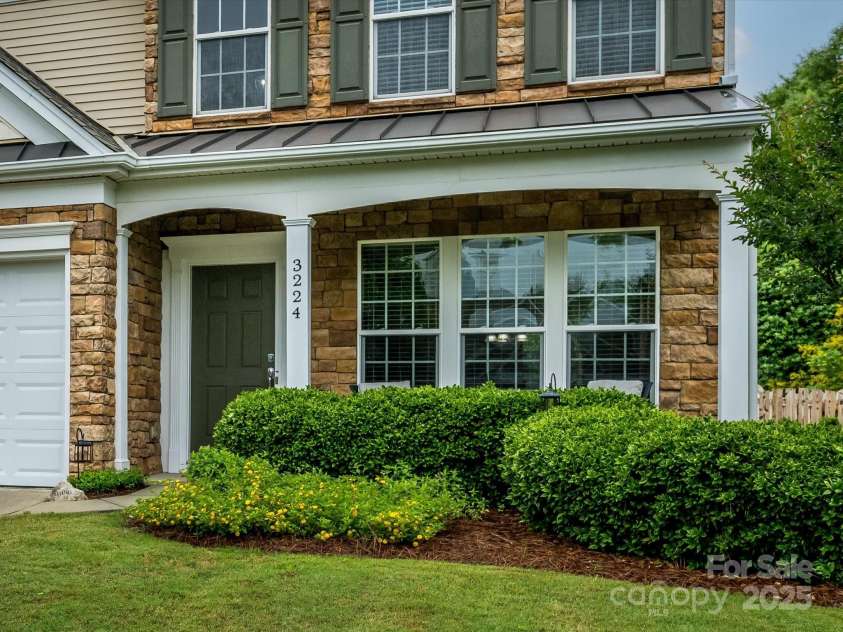 3224 Dunbar Lane, Fort Mill, SC 29707.  MLS# CAR4257123, YatesRealty ID 13741. Nice Front Porch!