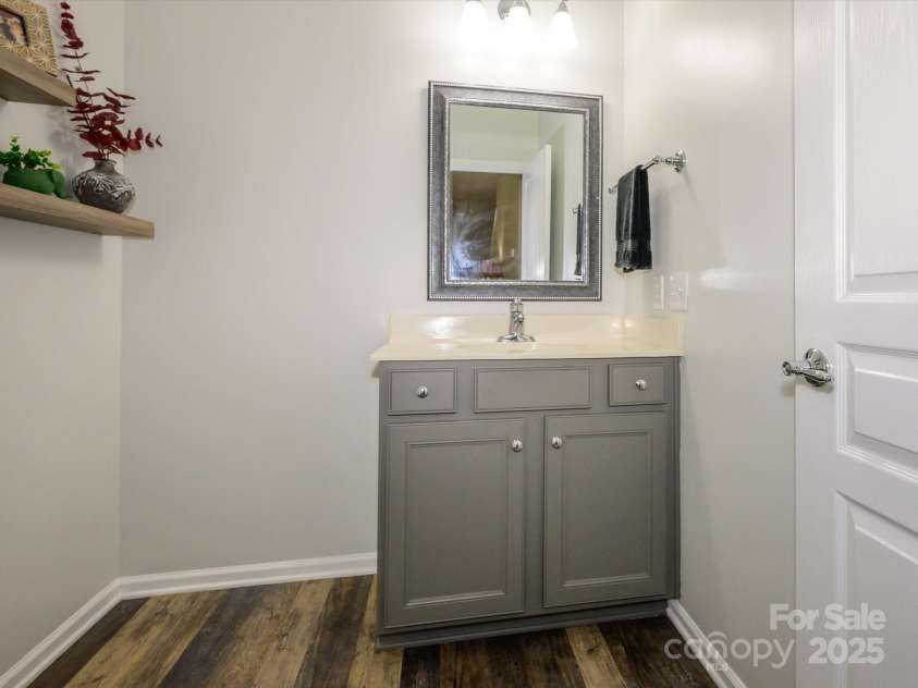 3224 Dunbar Lane, Fort Mill, SC 29707.  MLS# CAR4257123, YatesRealty ID 13741. Powder Room.