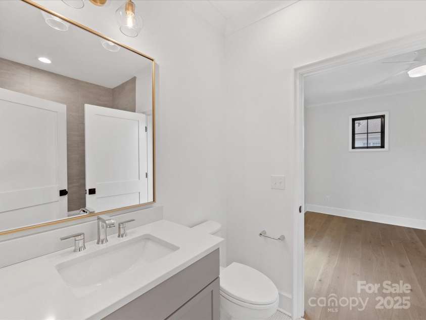 2608 Croydon Road, Charlotte, NC 28209.  MLS# CAR4255600, YatesRealty ID 13742. 3rd Floor Full Bath