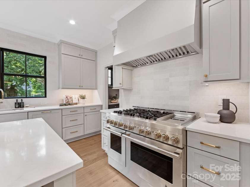 2608 Croydon Road, Charlotte, NC 28209.  MLS# CAR4255600, YatesRealty ID 13742. 