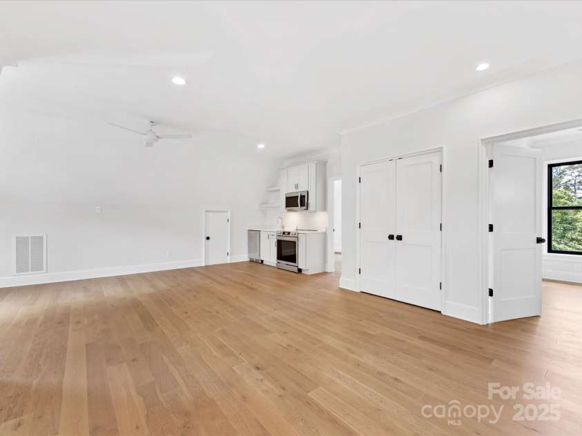 2608 Croydon Road, Charlotte, NC 28209.  MLS# CAR4255600, YatesRealty ID 13742. Ideal for guests!