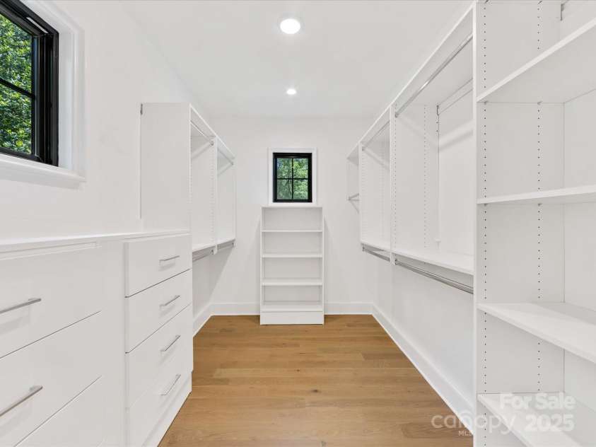 2608 Croydon Road, Charlotte, NC 28209.  MLS# CAR4255600, YatesRealty ID 13742. Primary Closet