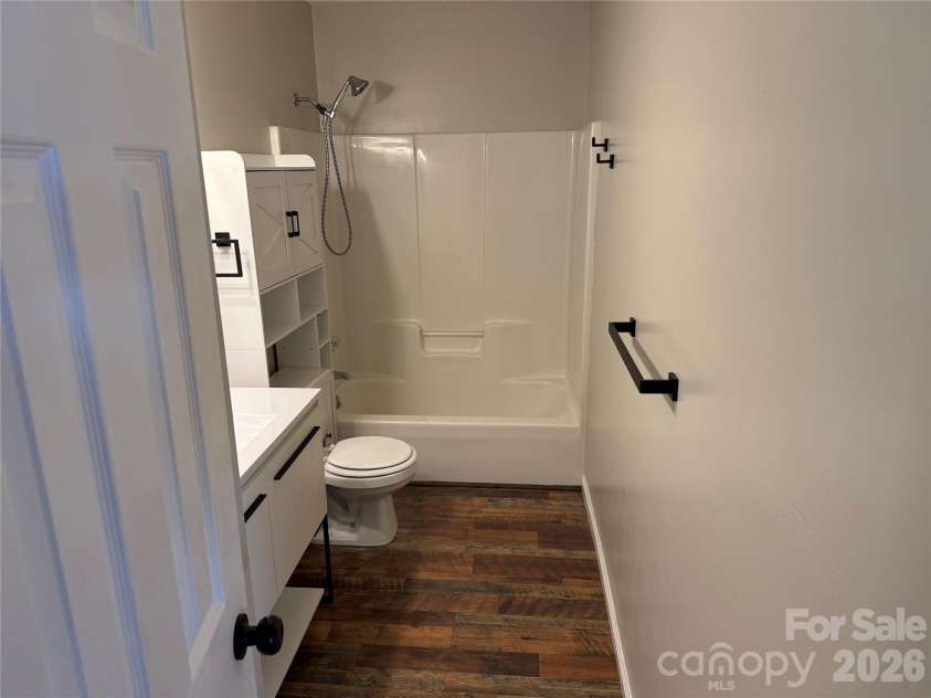 628 Hidden View Loop, Marion, NC 28752.  MLS# CAR4397253, YatesRealty ID 13743. Bathroom 1