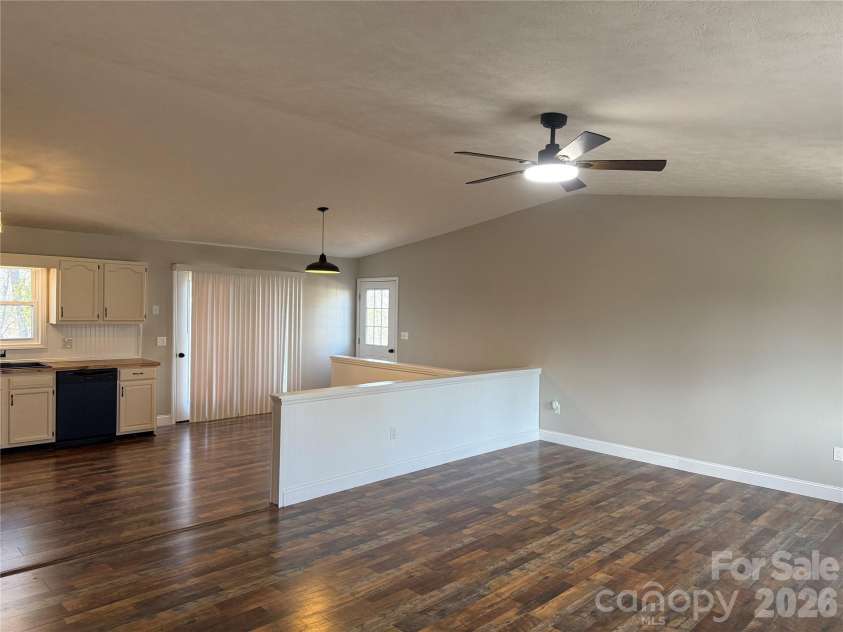 628 Hidden View Loop, Marion, NC 28752.  MLS# CAR4397253, YatesRealty ID 13743. Living Room