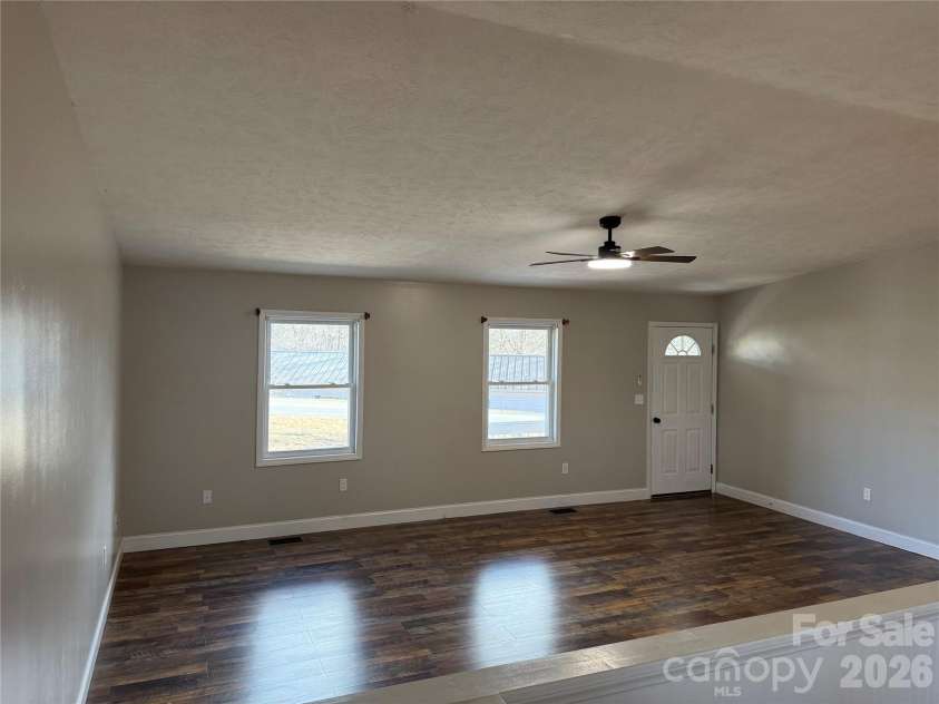 628 Hidden View Loop, Marion, NC 28752.  MLS# CAR4397253, YatesRealty ID 13743. Living room
