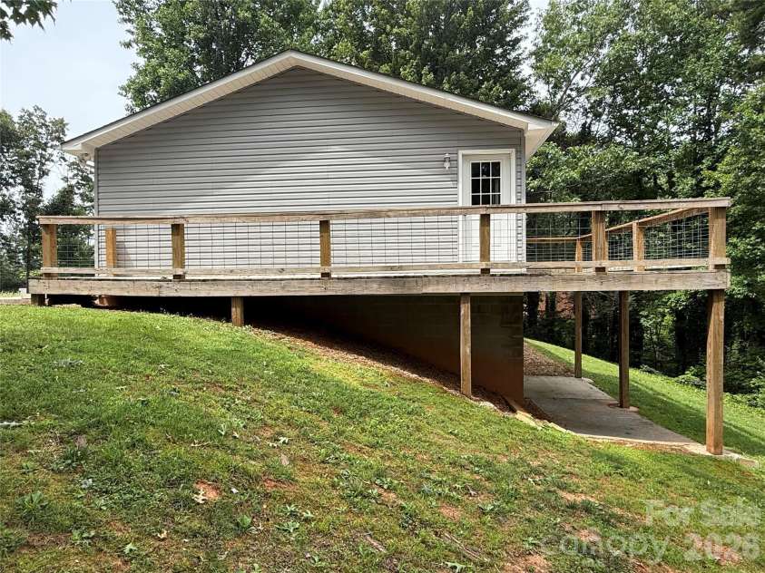 628 Hidden View Loop, Marion, NC 28752.  MLS# CAR4397253, YatesRealty ID 13743. Wrap Around Deck