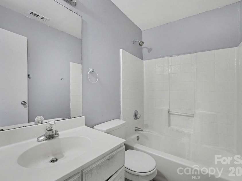 1709 Jeffrey Bryan Drive, Charlotte, NC 28213.  MLS# CAR4341301, YatesRealty ID 13744. 