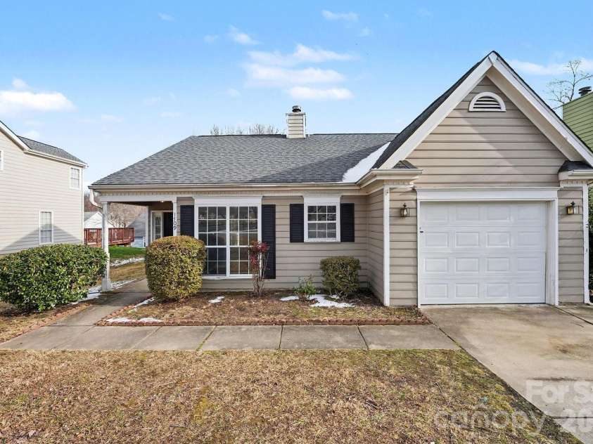 1709 Jeffrey Bryan Drive, Charlotte, NC 28213.  MLS# CAR4341301, YatesRealty ID 13744. 