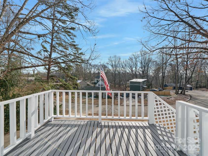 7 Holcombe Drive, Asheville, NC 28806.  MLS# CAR4218005, YatesRealty ID 13745. 