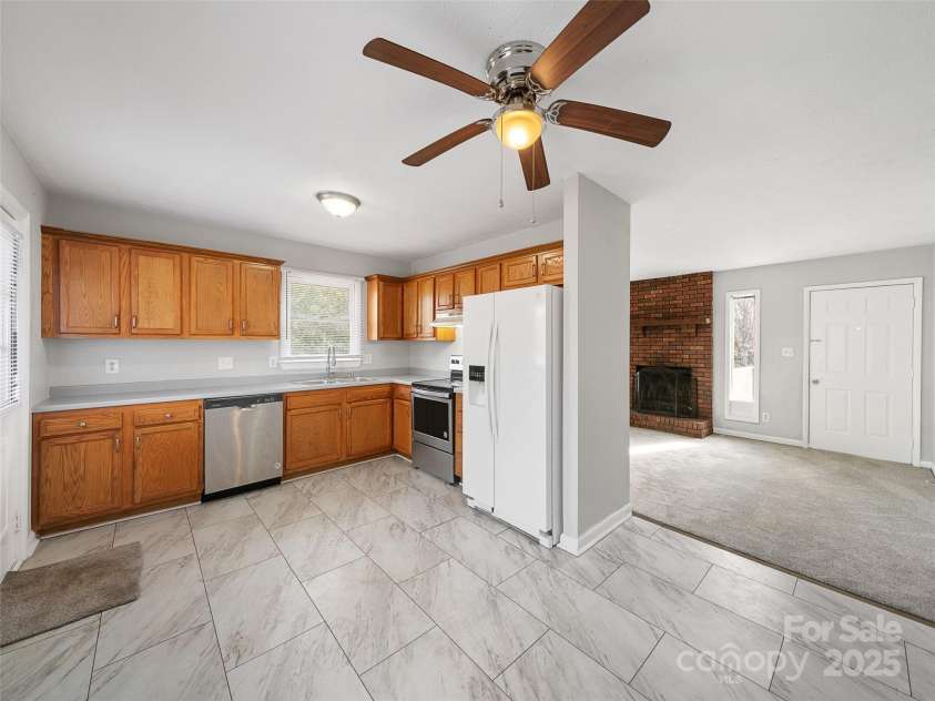 7 Holcombe Drive, Asheville, NC 28806.  MLS# CAR4218005, YatesRealty ID 13745. 