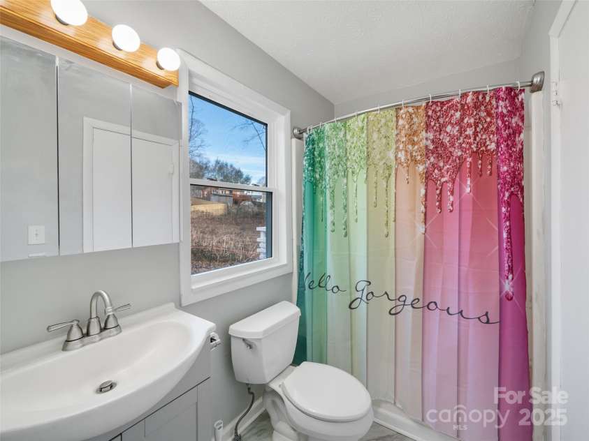 7 Holcombe Drive, Asheville, NC 28806.  MLS# CAR4218005, YatesRealty ID 13745. 