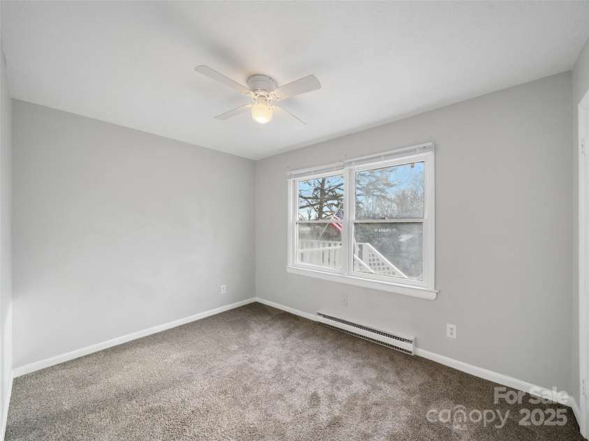 7 Holcombe Drive, Asheville, NC 28806.  MLS# CAR4218005, YatesRealty ID 13745. 