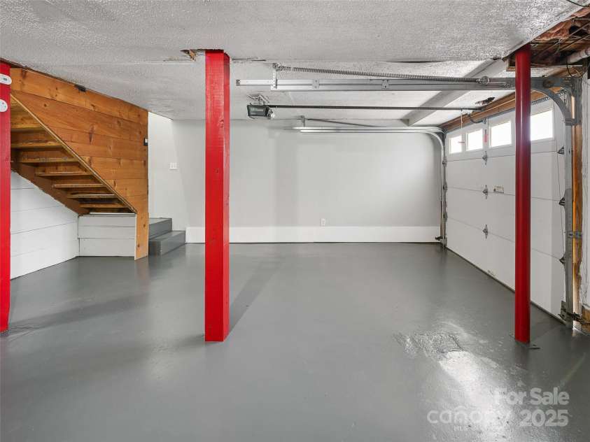 7 Holcombe Drive, Asheville, NC 28806.  MLS# CAR4218005, YatesRealty ID 13745. 