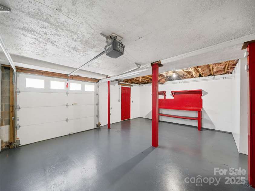 7 Holcombe Drive, Asheville, NC 28806.  MLS# CAR4218005, YatesRealty ID 13745. 