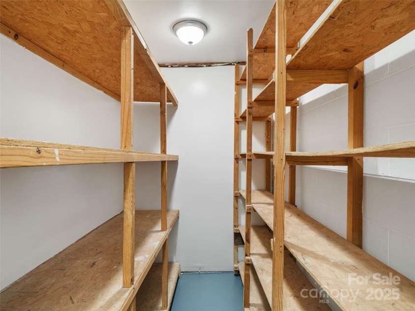 7 Holcombe Drive, Asheville, NC 28806.  MLS# CAR4218005, YatesRealty ID 13745. 