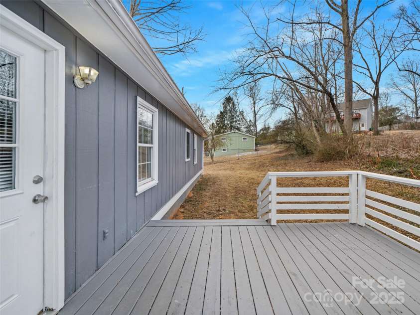 7 Holcombe Drive, Asheville, NC 28806.  MLS# CAR4218005, YatesRealty ID 13745. 