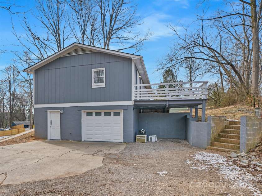 7 Holcombe Drive, Asheville, NC 28806.  MLS# CAR4218005, YatesRealty ID 13745. 