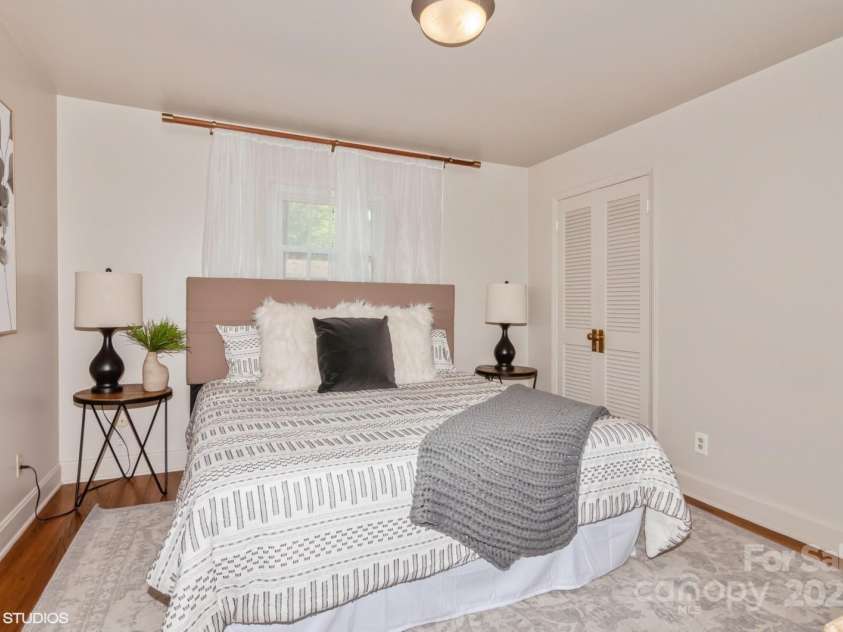 1501 Briarfield Drive, Charlotte, NC 28205.  MLS# CAR4248020, YatesRealty ID 13746. 