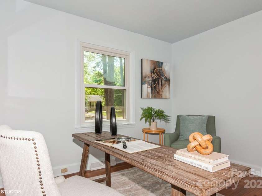 1501 Briarfield Drive, Charlotte, NC 28205.  MLS# CAR4248020, YatesRealty ID 13746. 