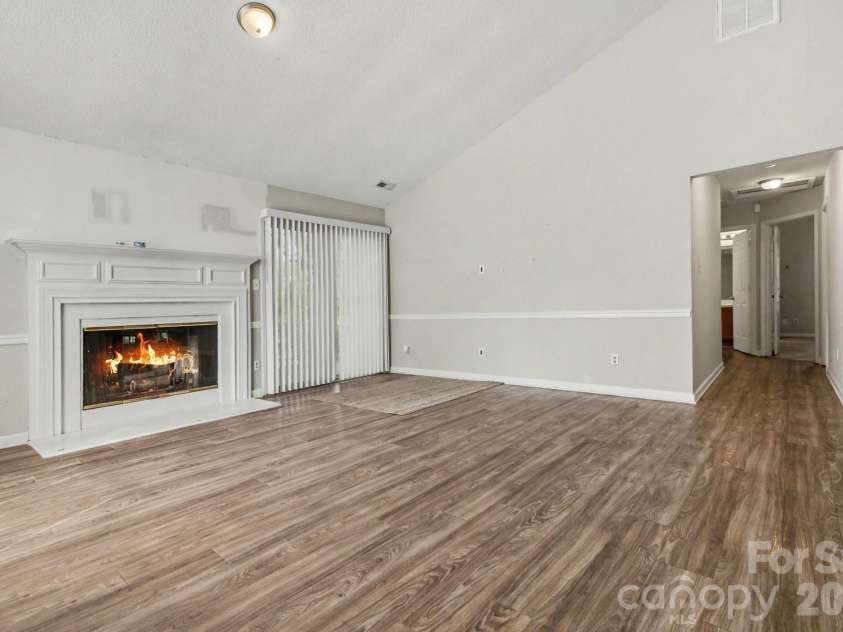 5513 Southminster Lane, Charlotte, NC 28216.  MLS# CAR4361368, YatesRealty ID 13746. 