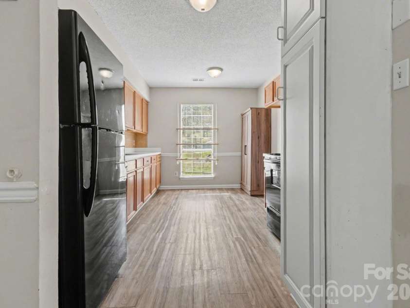5513 Southminster Lane, Charlotte, NC 28216.  MLS# CAR4361368, YatesRealty ID 13746. 