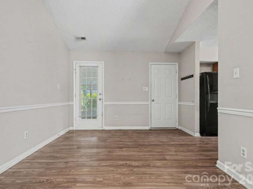 5513 Southminster Lane, Charlotte, NC 28216.  MLS# CAR4361368, YatesRealty ID 13746. 