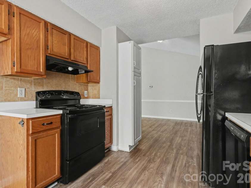 5513 Southminster Lane, Charlotte, NC 28216.  MLS# CAR4361368, YatesRealty ID 13746. 